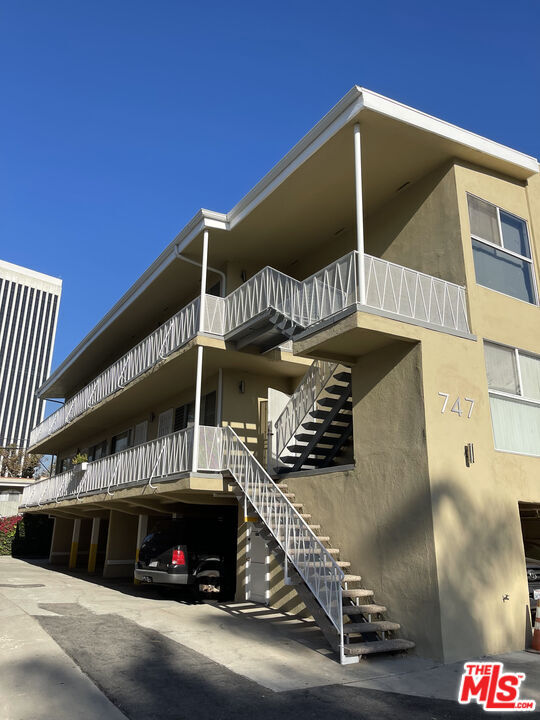 Foto principal - 747 S Curson Ave