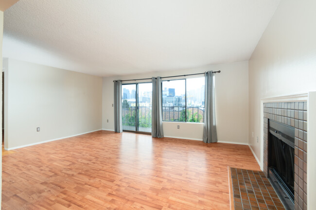 Building Photo - 550 Aloha St