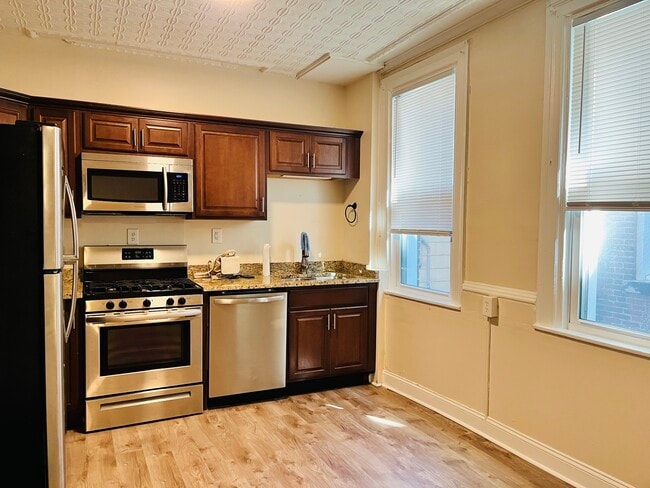 Building Photo - 1630 Lowrie St