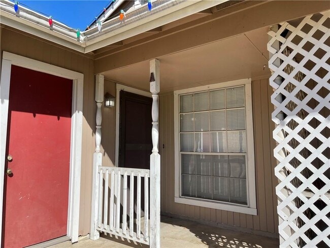 Building Photo - 8704 Pineridge Dr