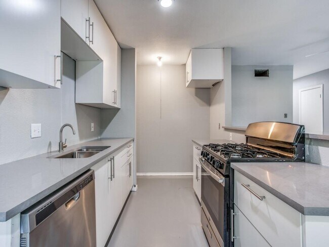Foto del edificio - 2315 Burleson Rd