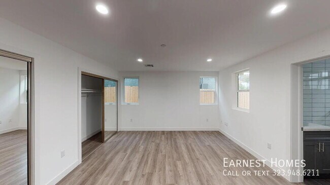 Foto del edificio - 2219 1/2 W Court St-
