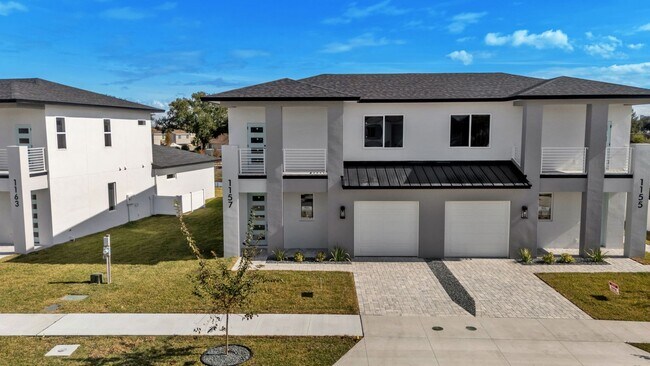 Foto del edificio - Stunning New Construction Villa for Rent Near Lake John