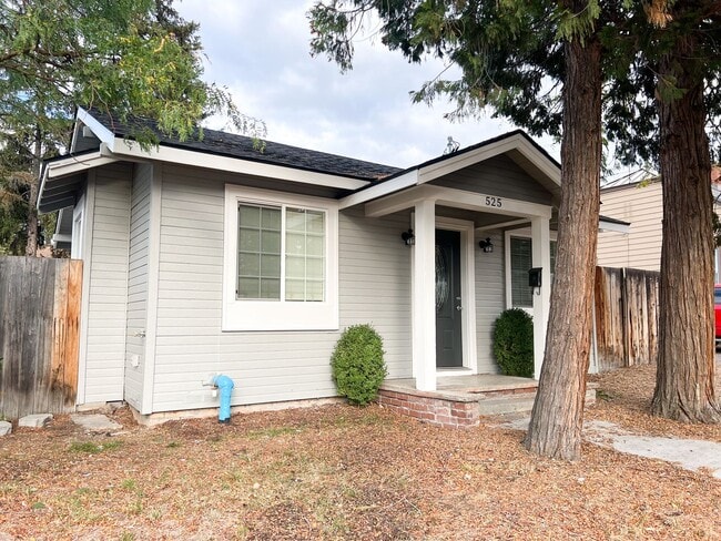 Building Photo - 1 Bed/1 Bath Cottage Style Home
