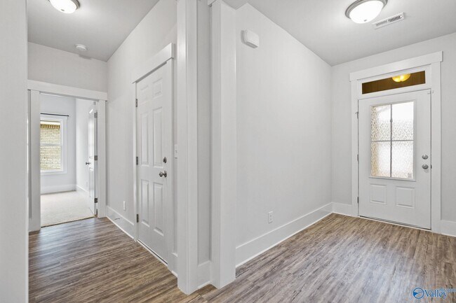 Foto del edificio - 6073 Thorntons Way Cir NW