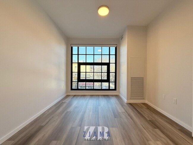 Building Photo - 1120 St Johns Pl