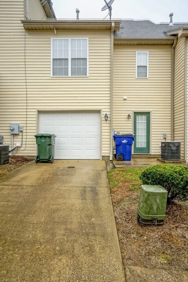Building Photo - 9906 Cleaver Ct