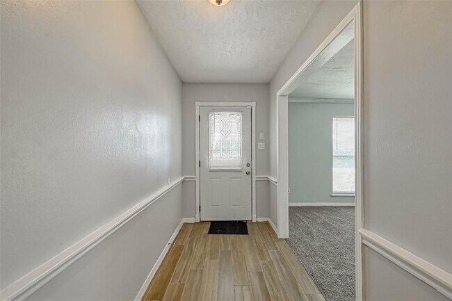 Building Photo - 8118 Twin Hills Dr