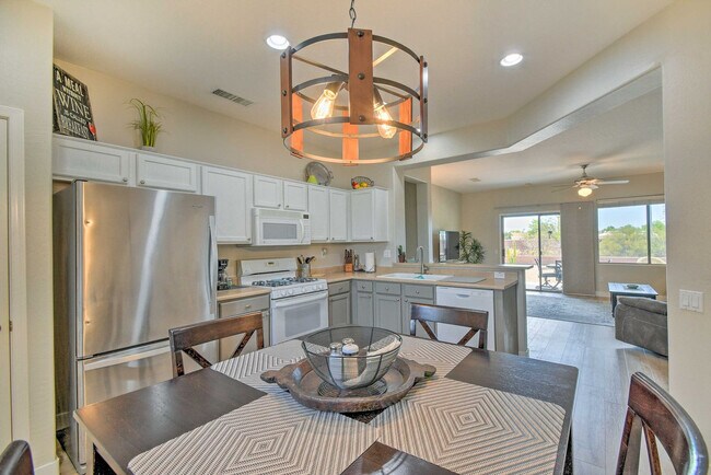 Building Photo - 15033 W Home Run Dr