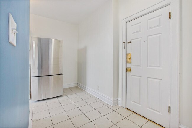 Foto del edificio - 107 Kensington Ave