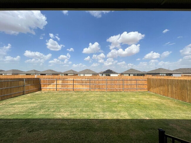 Building Photo - 4 bedroom, 2 bath 1 story home for lease