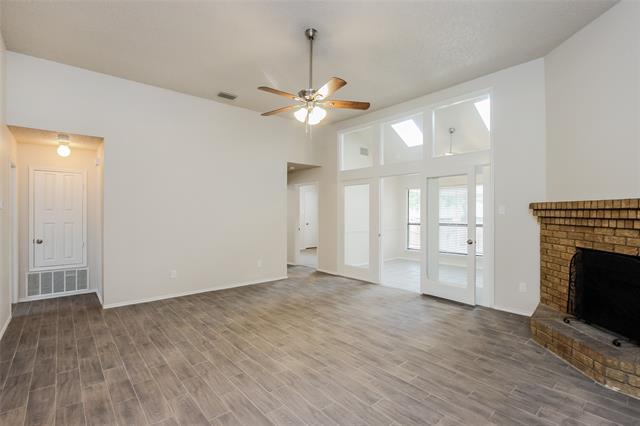 Building Photo - 925 Creekview Dr
