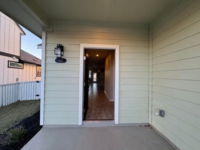 Building Photo - Bright & Spacious 3 Bedroom Home with Garage in Kyle