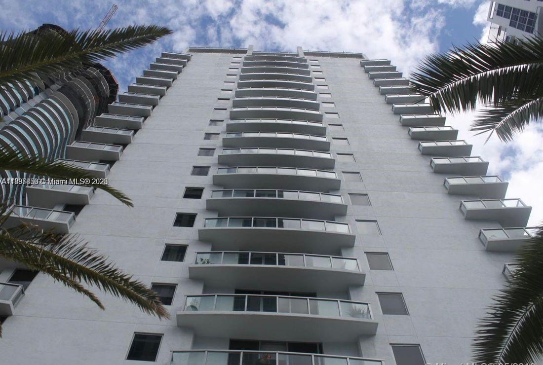 Primary Photo - 1050 Brickell Ave