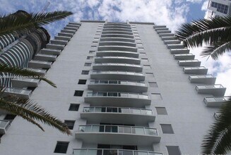 Building Photo - 1050 Brickell Ave