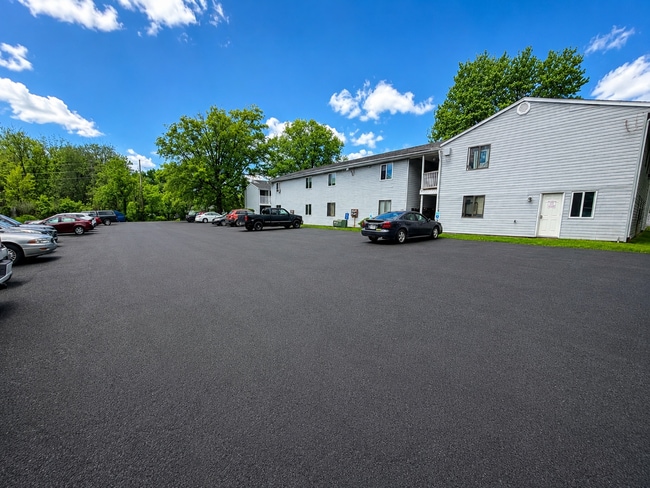 Building Photo - Cozy and comfortable apartments on Massillon Road!