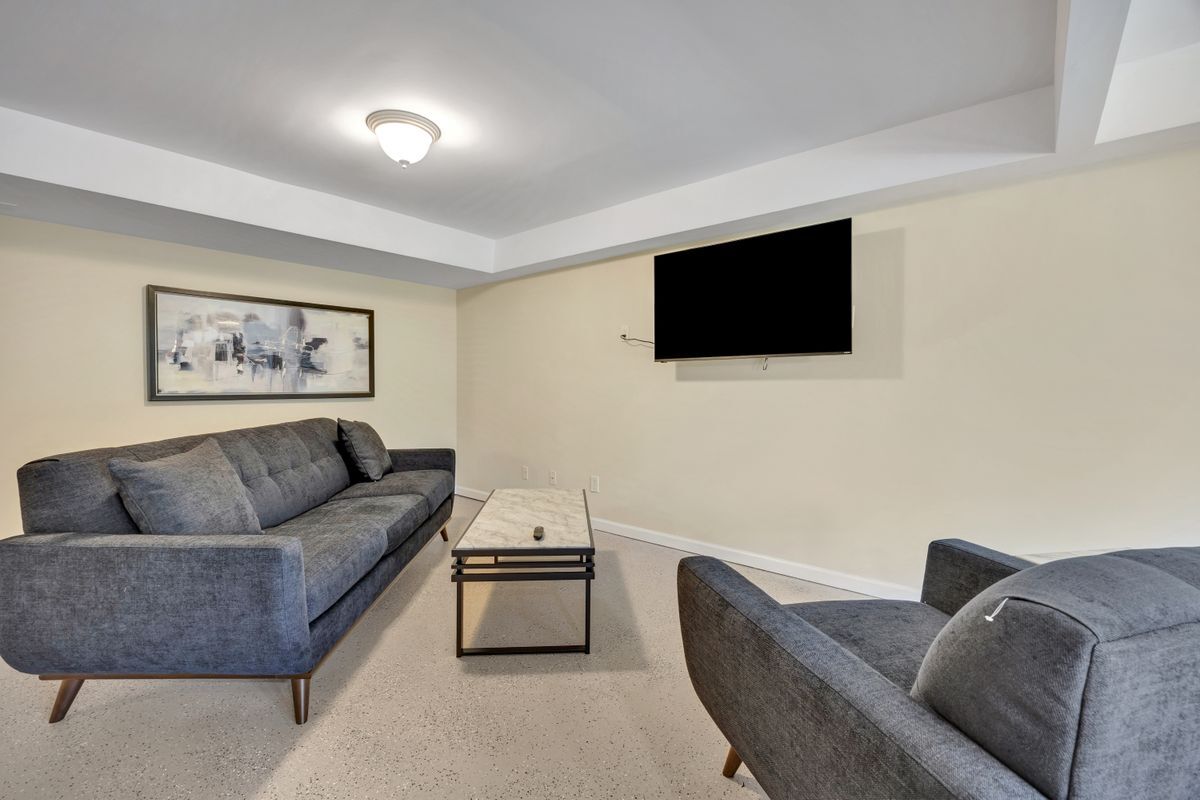 Foto del edificio - 3442 Skyland Dr