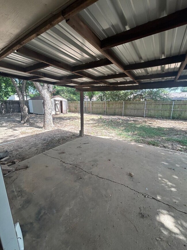 Building Photo - 2820 Yorkshire St