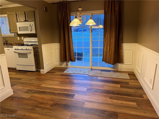 Foto del edificio - 195 Surrey Ln