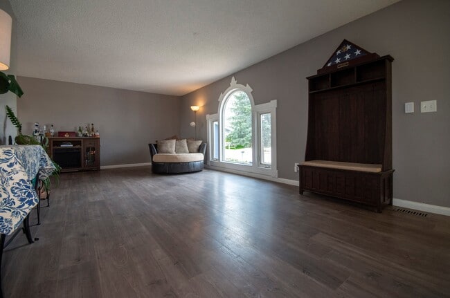 Building Photo - 6965 Sugar Creek Cir