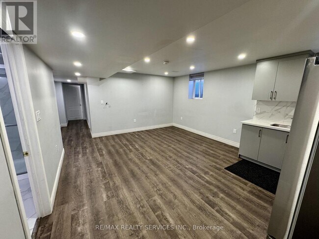 Building Photo - 34 Elverton Cres