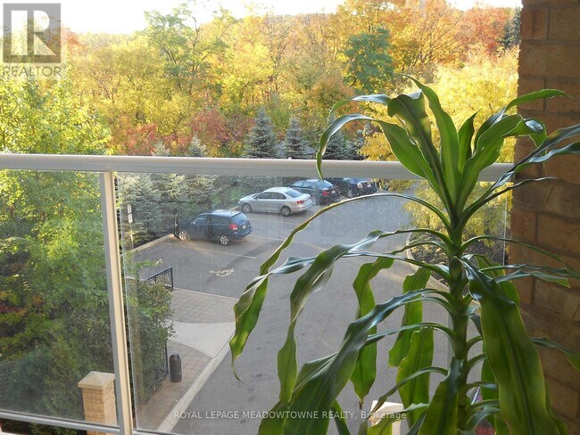 Photo du bâtiment - 350-350 Mill Rd