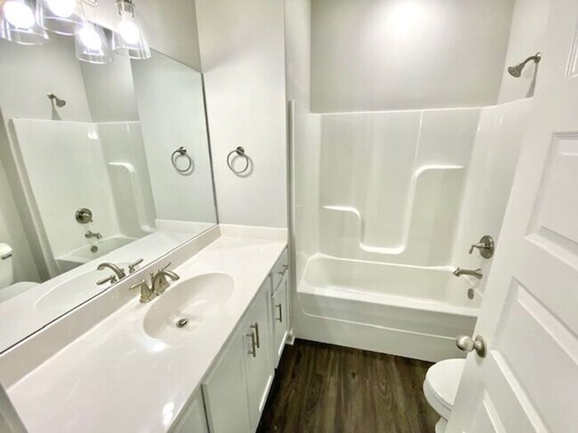 Foto del edificio - Now Leasing a 4-Bedroom 3 Bath Home In Som...