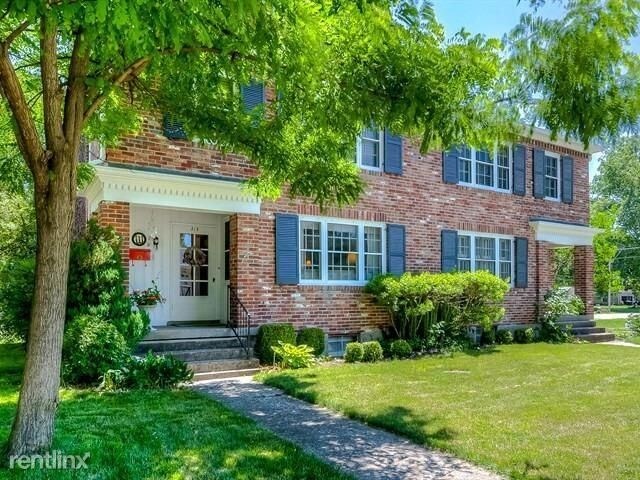 Building Photo - 3 br, 1.5 bath Duplex - 313 Hermitage Dr