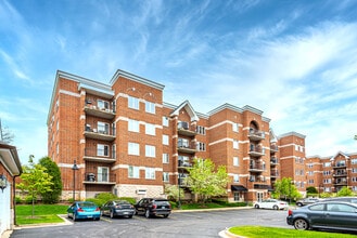 Building Photo - 3401 N Carriageway Dr