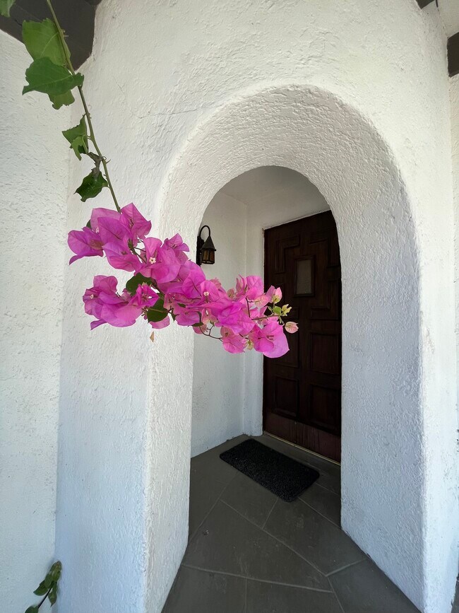 Foto del edificio - 316 Roycroft Ave