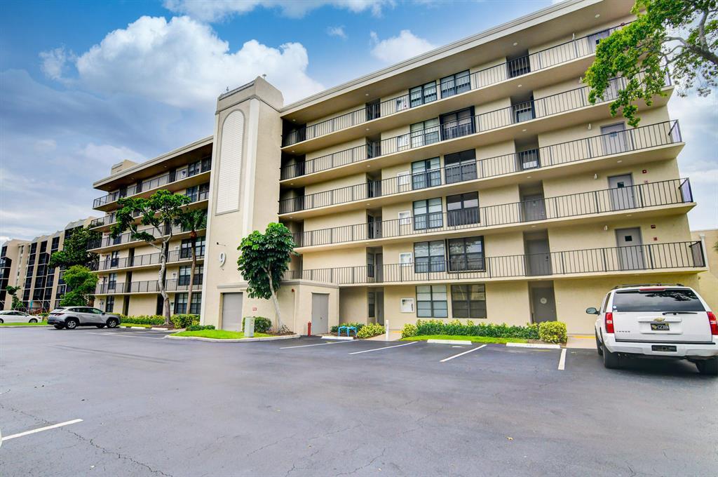 Primary Photo - 9 E Royal Palm Rd