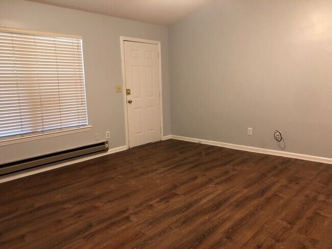 Building Photo - 4115 Bloomdale Dr