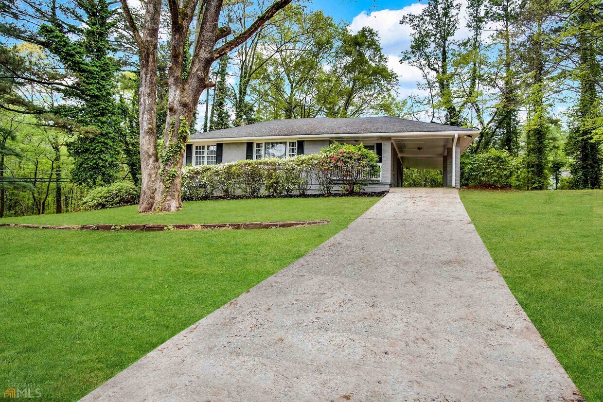 4696 Rockbridge Rd SW, Stone Mountain, GA 30083 House Rental in Stone