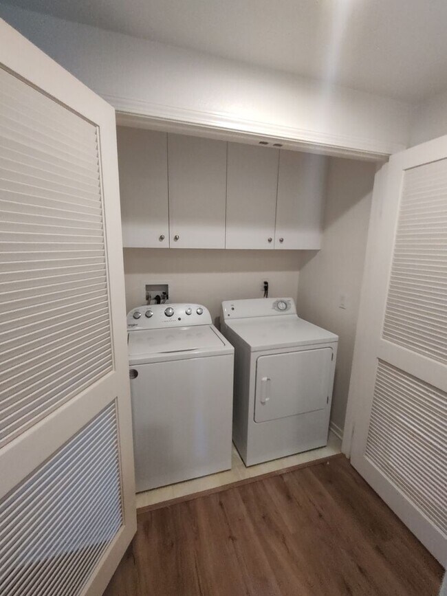 Building Photo - 2 Bedroom- 2 Bathroom Single Story Condo