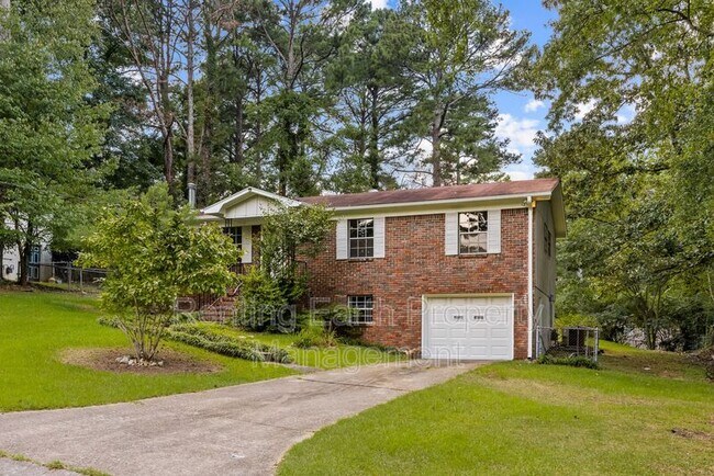 Foto del edificio - 2432 Debbie Dr