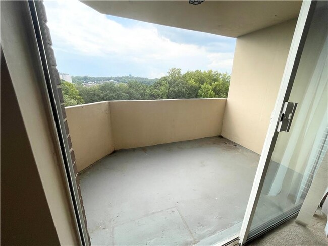 Building Photo - 1501 Clairmont Rd