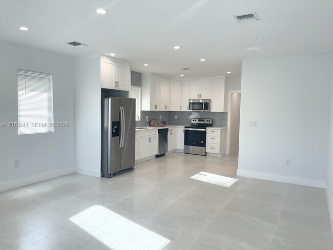 Building Photo - 6331 SW 23rd St