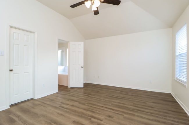 Building Photo - 61524 Tylergate Dr