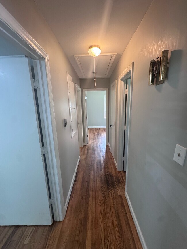 Foto del edificio - 412 Beechwood Cir