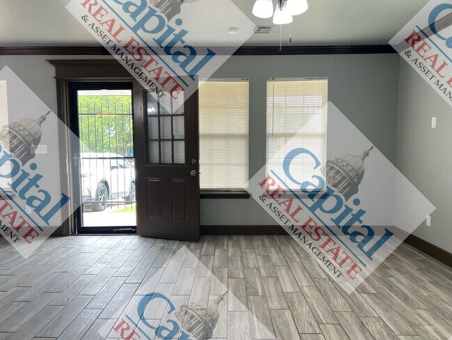 Building Photo - Spacious 3 Bedroom