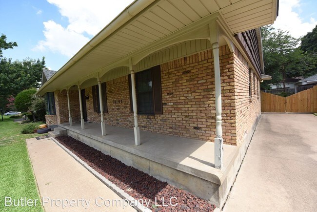 Building Photo - 10107 Parkford Dr
