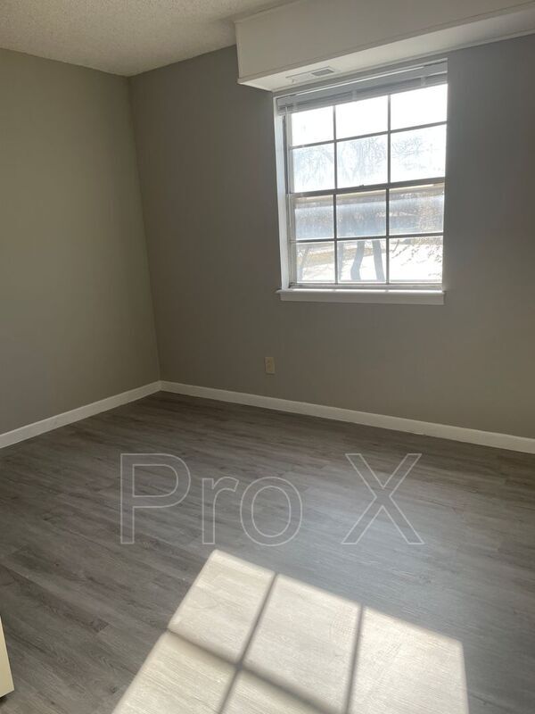 Building Photo - 2027-2037 S River St