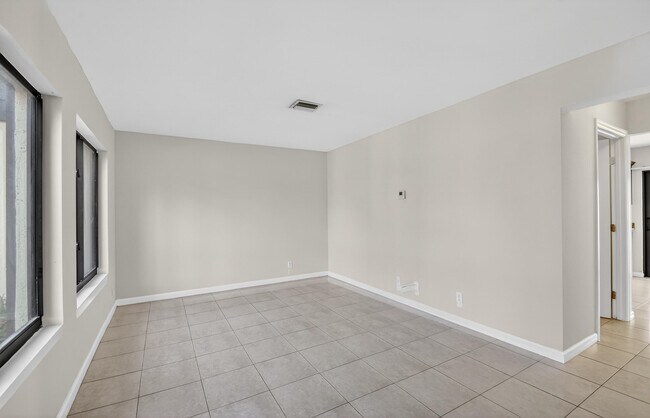 Building Photo - 5352 Bosque Ln