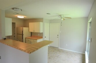 Building Photo - 24006 Merry Oaks Dr