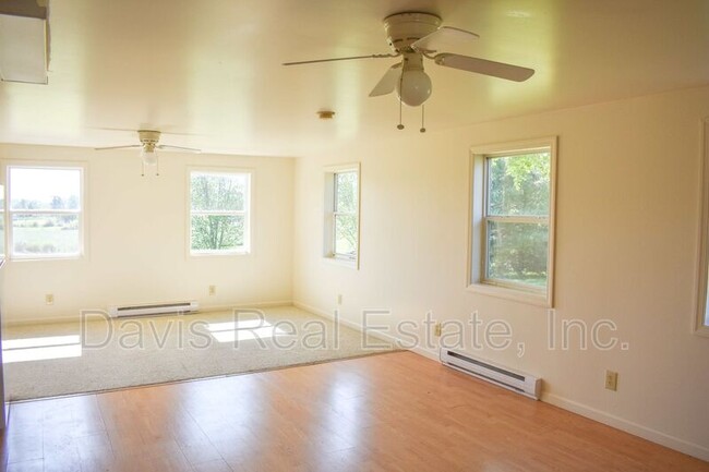 Building Photo - 135 Kunes St