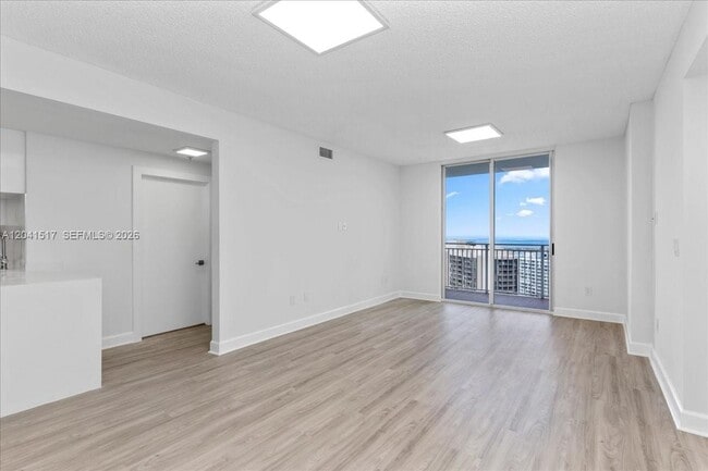 Foto del edificio - 185 SE 14th Terrace