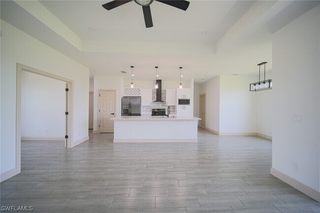 Foto del edificio - 1227 Chiquita Blvd N