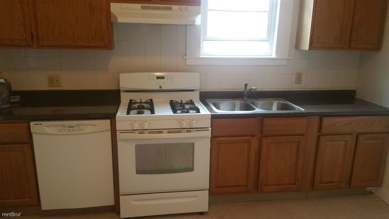 Primary Photo - 23 Tennis Rd