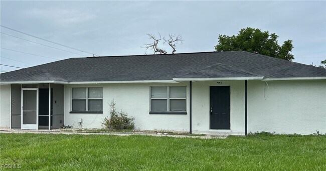 Foto del edificio - 953 NE Pine Island Ln