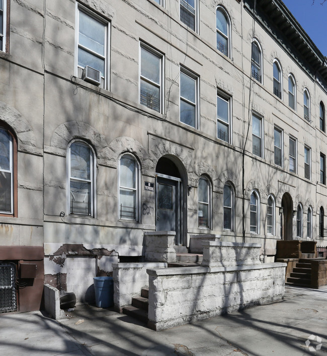 Building Photo - The Maison on Halsey